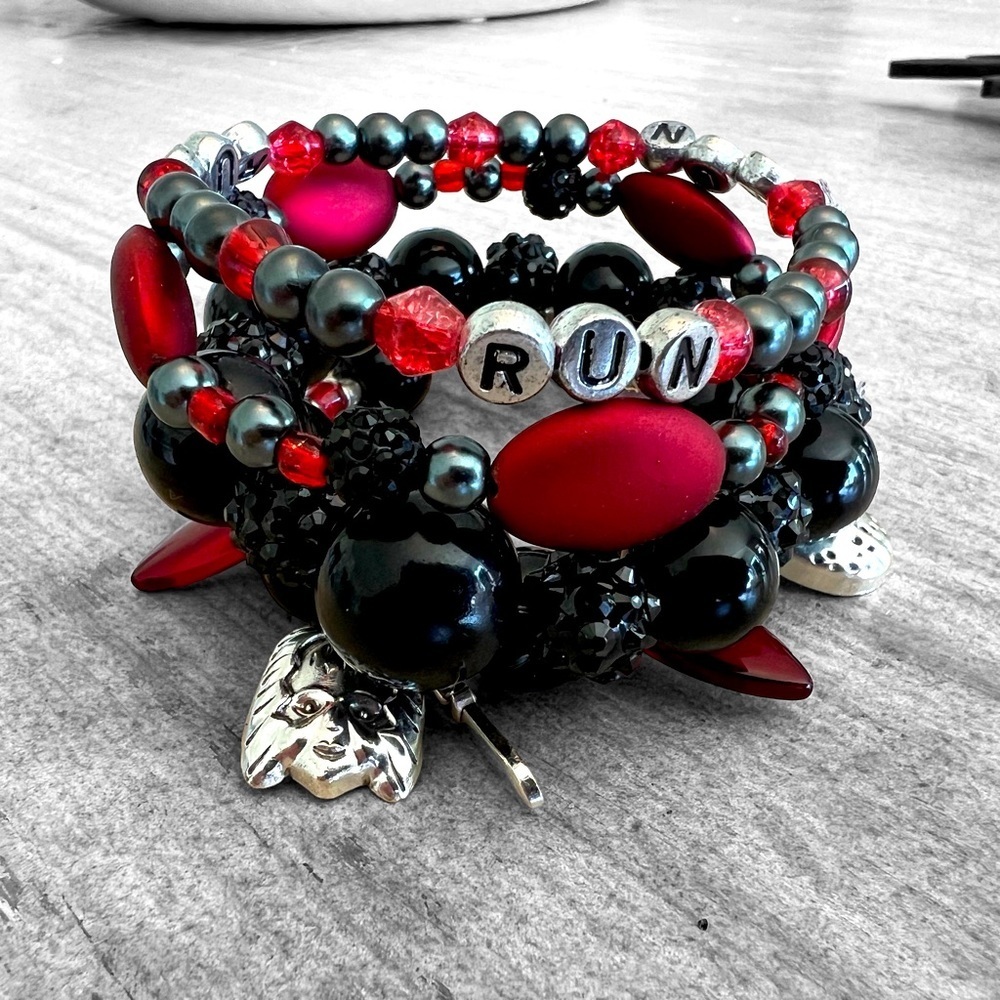 Horror Movie themed bracelet stretchy stackable charm bracelet black red - Picture 2 of 11